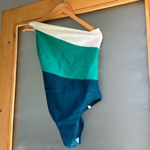 Summer salt size 6 sidestroke women’s swimsuit.